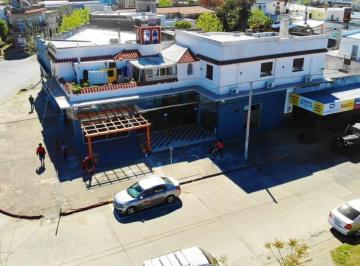 Local comercial · 560m² · 12 Ambientes · Edificio Comercial en Venta - Amplios Locales Mas Apartamentos de 2 Dorm.
