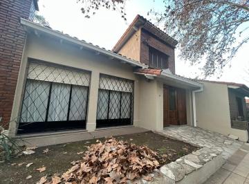 Casa · 138m² · 4 Ambientes · 1 Cochera · Barrio Gutierrez - 3 Dorm - Gran Jardin