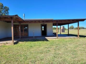 Casa · 112m² · 3 Ambientes · 1 Cochera · Venta de Casa Quinta Chacra en Mercedes Lote de 1 Ha