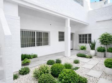 Casa · 70m² · 3 Ambientes · Importante PH a Reciclar