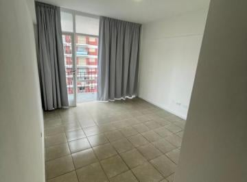 Departamento · 33m² · 2 Ambientes · Venta Depto Reciclado 2 Amb a La Calle con Balcon Centro