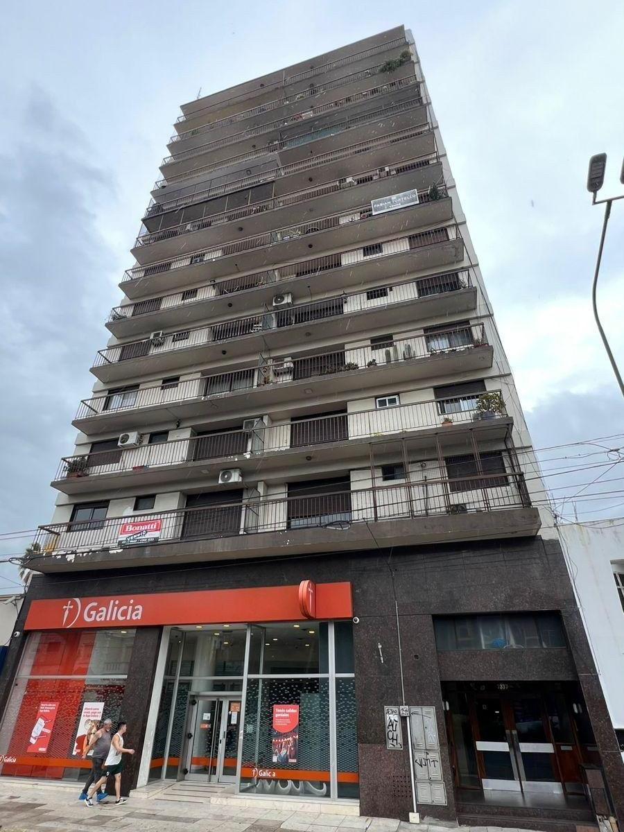 Hipólito Yrigoyen al 7800