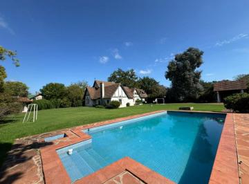 Casa de 8 ambientes, San Miguel · Casa con Lote de 2800 m en Venta
