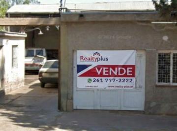 Casa · 137m² · 2 Dormitorios · 1 Cochera · Casa Independiente con Galpón en Venta Sobre Calle Mitre, Guaymallén