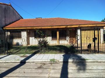 Casa · 210m² · 4 Ambientes · 4 Cocheras · Propiedad en Doble Lote Ituzaingo Norte