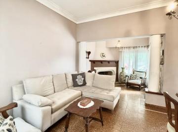 PH · 130m² · 4 Ambientes · 1 Cochera · Venta Casa en PH 3 Ambientes con Dependencia, con Mucho Estilo y Garage en Lo Mejor de Chauvin