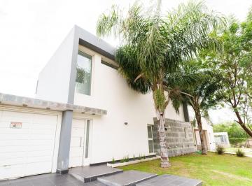Casa · 197m² · 5 Ambientes · 2 Cocheras · B° Valle Escondido - 3 Dorm. con Apto Credito - 2 Baños /