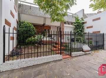 Casa · 100m² · 3 Ambientes · 1 Cochera · Casa con Parque en Planta Baja en Pompeya