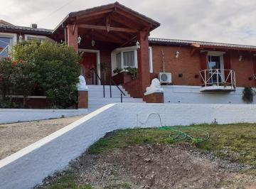 Casa · 376m² · 4 Dormitorios · 3 Cocheras · Casa en Villa Allende Golf 4 Dorm. Apta Credito Amplio Parque y Departamento de Servicio