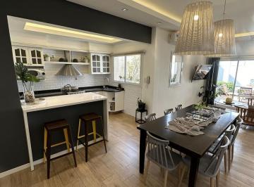 Casa · 330m² · 11 Ambientes · 1 Cochera · Casa en Venta 4 Dorm. en B° Cofico con Pileta y Quincho