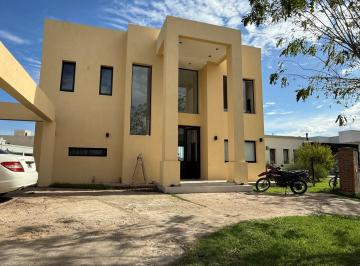 Casa · 190m² · 6 Ambientes · 1 Cochera · Casa en Venta en Barrio San Pablo, Pilar, G. B. a. Zona Norte