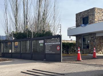 Acceso a Barrio Residencial El Envero · Casa en Venta Barrio El Envero - Las Compuertas