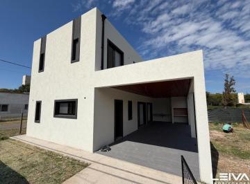 Casa · 115m² · 5 Ambientes · 2 Cocheras · Casa a Estrenar en Barrio Don Miguel, Loma Verde, Escobar (A 200 m de Flenin)