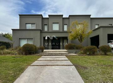 Casa · 400m² · 8 Ambientes · 2 Cocheras · Casa en Venta en Martindale, Pilar, G. B. a. Zona Norte