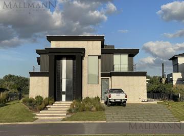 Casa · 700m² · 11 Ambientes · 2 Cocheras · Venta/alquiler Casa 6 Dorm Vista Laguna/golf en La Calesa, Pilará
