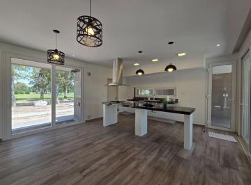 Casa · 160m² · 4 Ambientes · 1 Cochera · Venta Casa 4 Ambientes en Miralagos 1 - La Plata