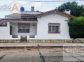 Casa · 100m² · 3 Ambientes · 1 Cochera · Casa en Mart. - Santa Fe/fleming en 1 Planta a Reciclar