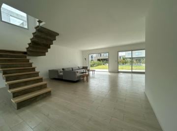 Casa · 550m² · 5 Ambientes · 2 Cocheras · Venta con Financiación. Casa en Los Carpinchos, Nordelta, 4 Dorm. y Pileta!