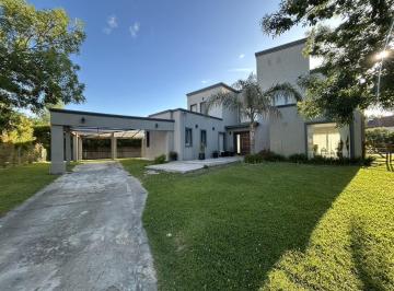 Casa · 220m² · 5 Ambientes · 4 Cocheras · Casa en Venta en La Alameda, Nordelta.