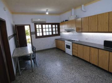 Casa · 130m² · 4 Ambientes · 3 Cocheras · Casa en Florida Oeste