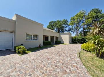 Casa · 258m² · 4 Ambientes · 6 Cocheras · Casa en Venta en Fincas de San Vicente Chacras