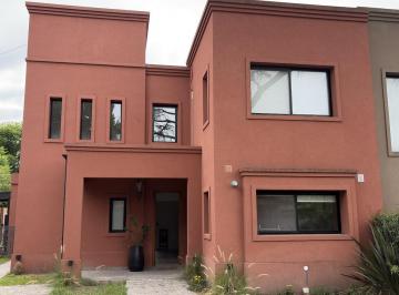 Casa · 170m² · 4 Ambientes · Casa en Venta en Barrio con Portón en Bella Vista, San Miguel, Buenos Aires