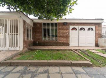 Casa de 1 ambiente, Córdoba · Venta. Casa 3 Dor. 1 Baños. 2 Garage. Quincho con Cuerto de Guardado y Lavadero. B Los Granados