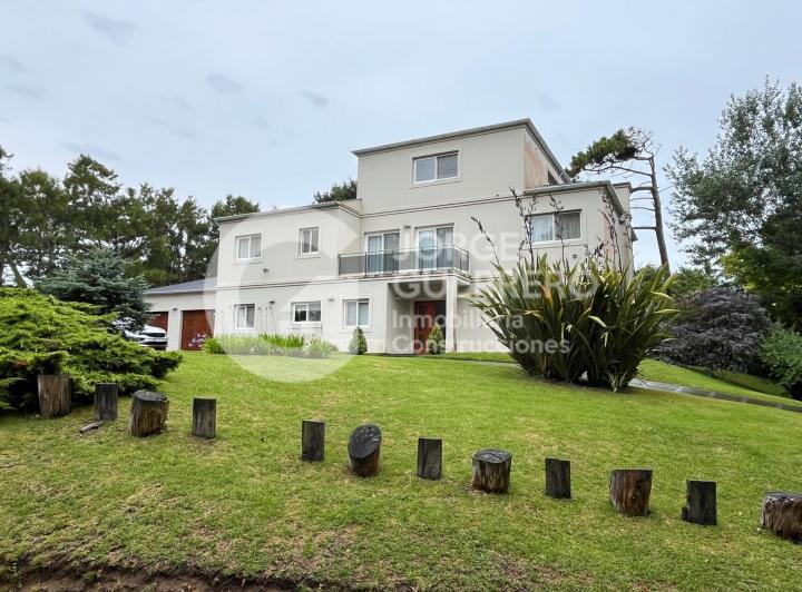 Casa · 364m² · 5 Ambientes · 1 Cochera