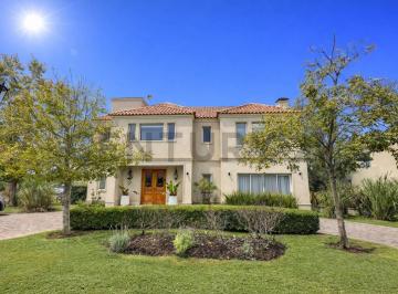 Casa · 315m² · 7 Ambientes · Casa en Venta - Buenos Aires Golf