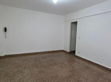 Departamento de 2 ambientes, Tres de Febrero · Departamento 2 Ambientes con Patio Propio Descubierto, Frente Estación Tropezon!
