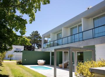 Casa · 380m² · 6 Ambientes · 1 Cochera · Casa en Boulevard Park