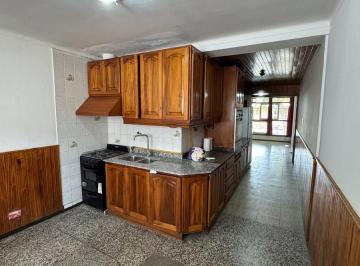 Casa · 169m² · 7 Ambientes · 2 Cocheras · Casa en Alquiler Calle Entre Rios 1900, Barrio Trapiche