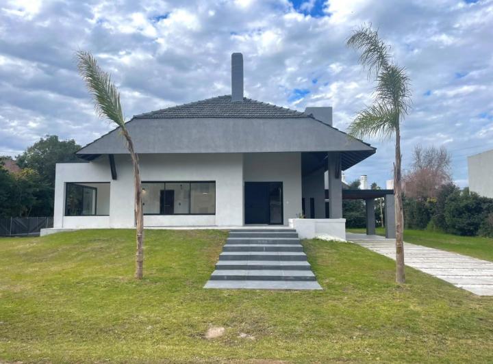Casa · 350m² · 7 Ambientes · 1 Cochera