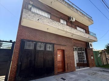 PH · 128m² · 4 Ambientes · PH 3 Ambientes con Cochera, Fondo y Quincho en Isidro Casanova