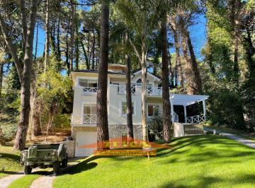 Casa · 718m² · 5 Ambientes · 1 Cochera · Casa en Lasalle
