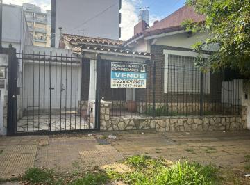 Casa · 138m² · 5 Ambientes · 2 Cocheras · Chalet de 5 Ambientes a Pocas Cuadras del Centro de Moron