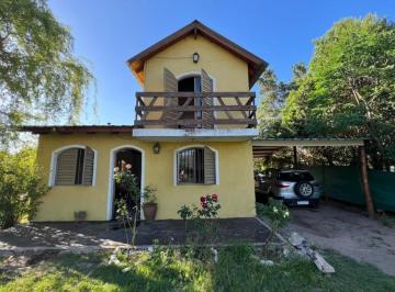 Casa · 100m² · 5 Ambientes · 1 Cochera · Duplex de 2 Dorm. con Vista a Las Sierras a 1 Km del Rio Cosquin. Ref: 1811