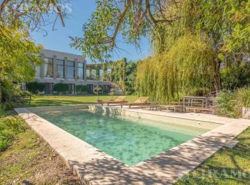 Casa · 360m² · 7 Ambientes · 2 Cocheras · Casa con 4 Dorm. en Venta en El Golf