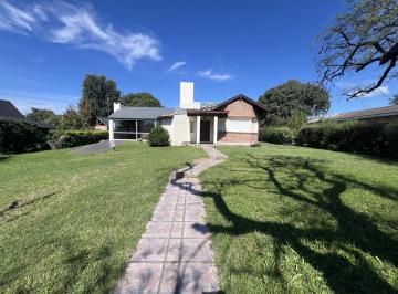 Casa · 280m² · 5 Ambientes · 3 Cocheras · Casa 3 Dorm. + Pileta en Country Cuatro Hojas – Lote 1252 m²