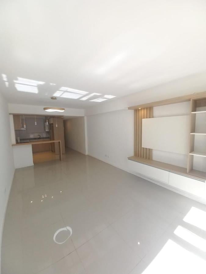 Departamento de 3 ambientes a la calle con balcón saliente