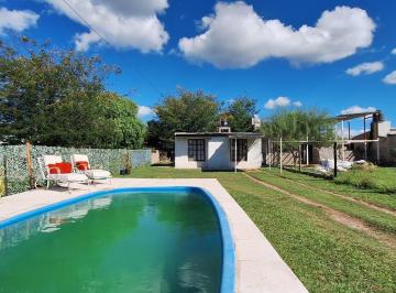 Casa · 76m² · 3 Ambientes · 1 Cochera · Casa de 3 Dorm. con Piscina en Venta Barrio Cumbre Azul
