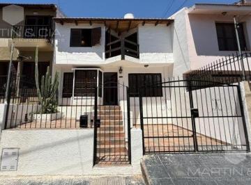 Casa · 178m² · 6 Ambientes · 1 Cochera · Casa en Colinas del Cerro