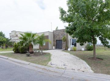 Casa · 150m² · 4 Ambientes · 2 Cocheras · Casa en Venta en La Horqueta de Echeverria