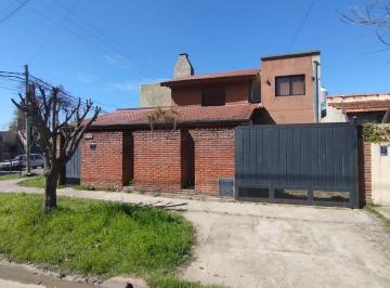 Casa · 87m² · 5 Ambientes · 1 Cochera · Venta Casa 5 Ambientes - Grand Bourg