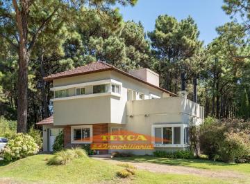 Casa · 204m² · 5 Ambientes · 1 Cochera · Venta de Casa, 5 Amb con Garage Cerrado | Zona Norte Playa, Pinamar