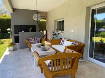 Casa · 180m² · 6 Ambientes · Casa en Los Eucaliptus