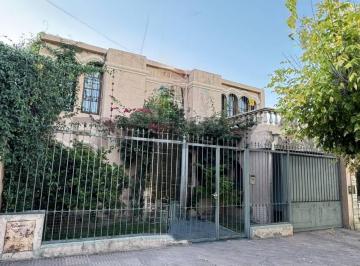 Casa · 221m² · 7 Ambientes · 1 Cochera · Casa en Venta en Guaymallen