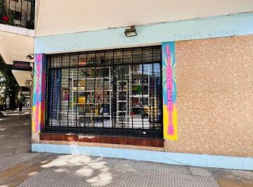 Local comercial · 40m² · Esquina con Gran Vidriera Kiosco y Libreria Renta 6%