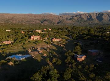 Hotel de 24 ambientes, Nono · Compejo de Cabañas + Casa Residencial