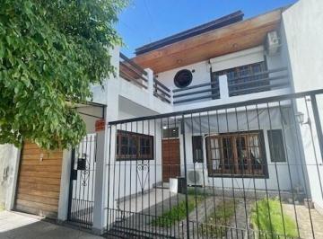 Casa · 86m² · 6 Ambientes · 4 Cocheras · Venta Casa Triplex con Cochera - Parque Avellaneda